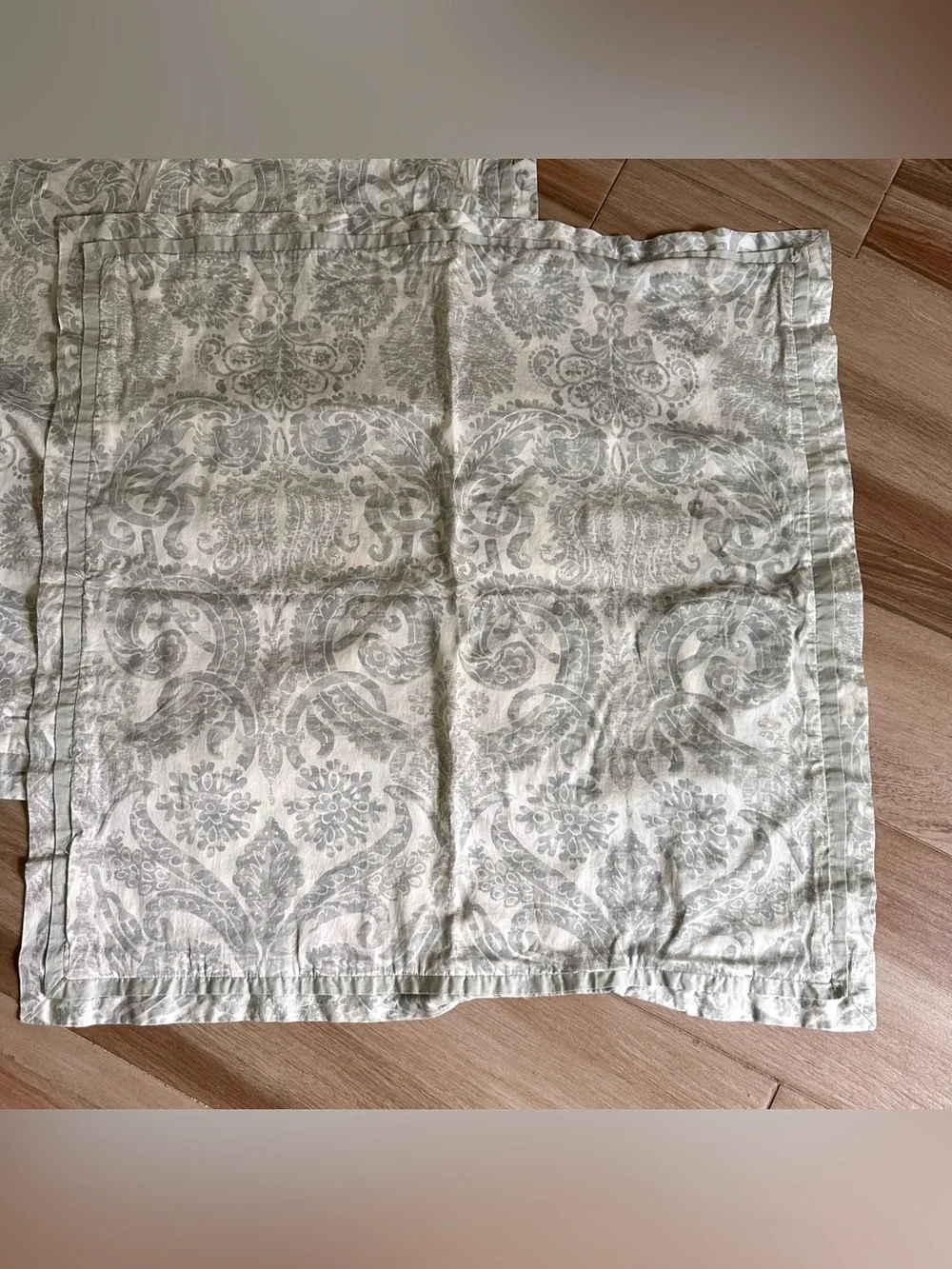 Pottery Barn Samantha Damask King Duvet Cover & 2 Euro shams Blue